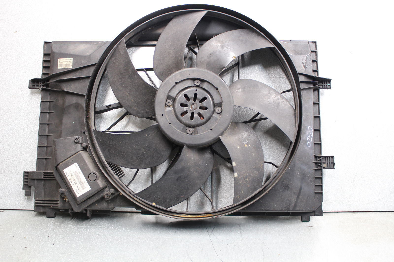 New fits Mercedes Engine Cooling Fan Motor W203 C230 C240 C209 CLK320 2035000293 